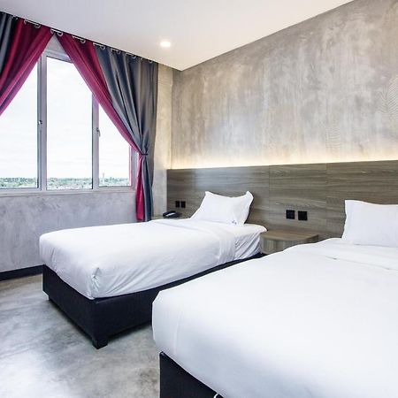 Sri Indar Hotel & Suites 巴力文打 外观 照片