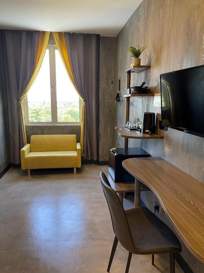Sri Indar Hotel & Suites 巴力文打 外观 照片