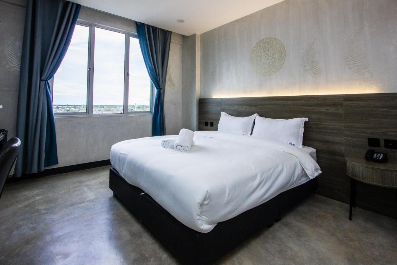 Sri Indar Hotel & Suites 巴力文打 外观 照片