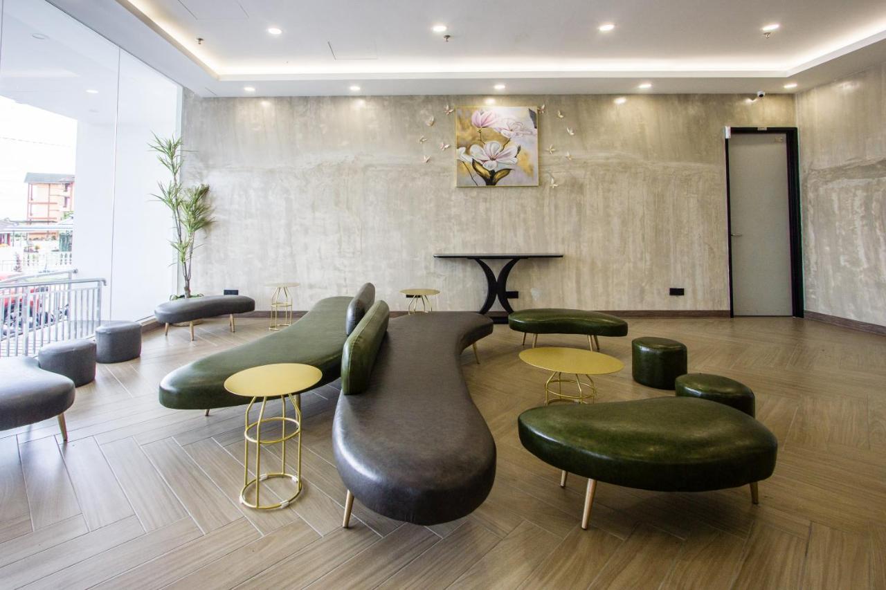 Sri Indar Hotel & Suites 巴力文打 外观 照片