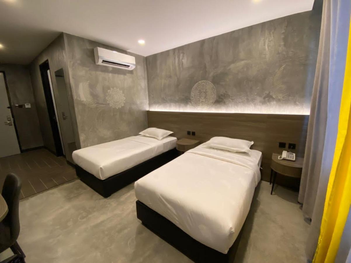 Sri Indar Hotel & Suites 巴力文打 外观 照片